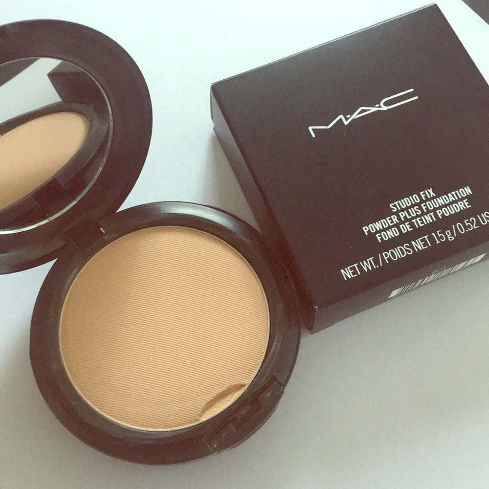 MAC Studio Fix Powder Plus Foundation NW20